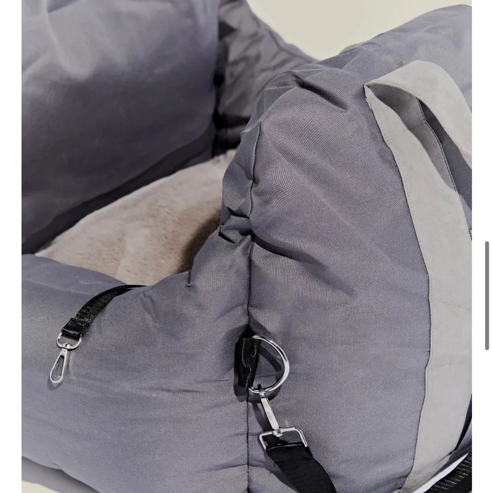 Dog Car seat booster for dogs too small for my 16 lb dog not used pristine